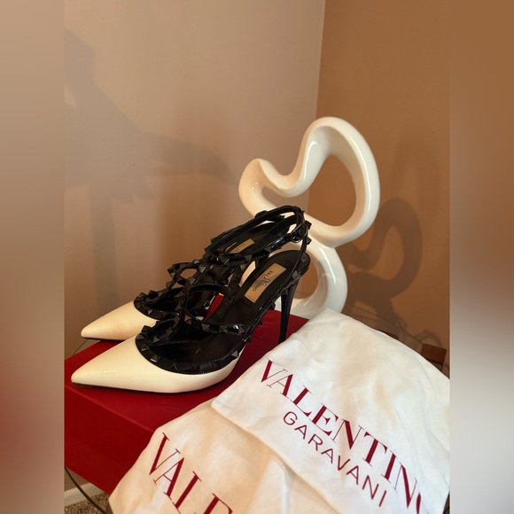 Valentino Black and White Rockstud Heels 40 - Picture 2 of 9